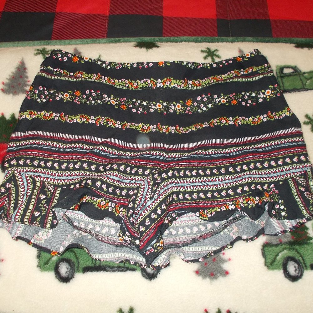 Loft Printed/Patterned Shorts Black/Multi Color S… - image 1